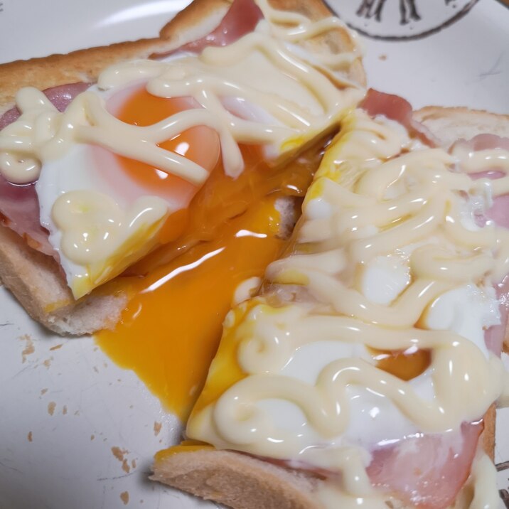 目玉焼きベーコンマヨ食パン